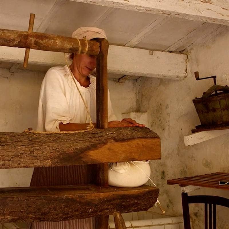 Casa + Museos + demostración de elaboración de queso - imagen 2